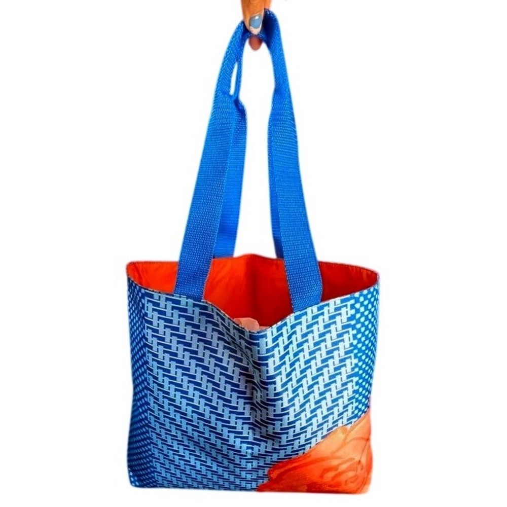 Lancome Paris Reversible Travel Beach Tote~Blue Basketweave/Orange Floral~NWOT